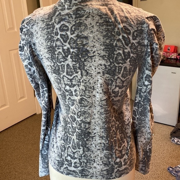 Puffed shoulder shirt - Picture 5 of 7